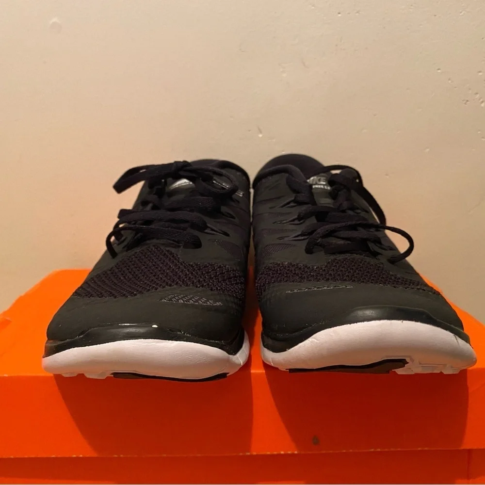 Nike shoes - Picture 2 of 3